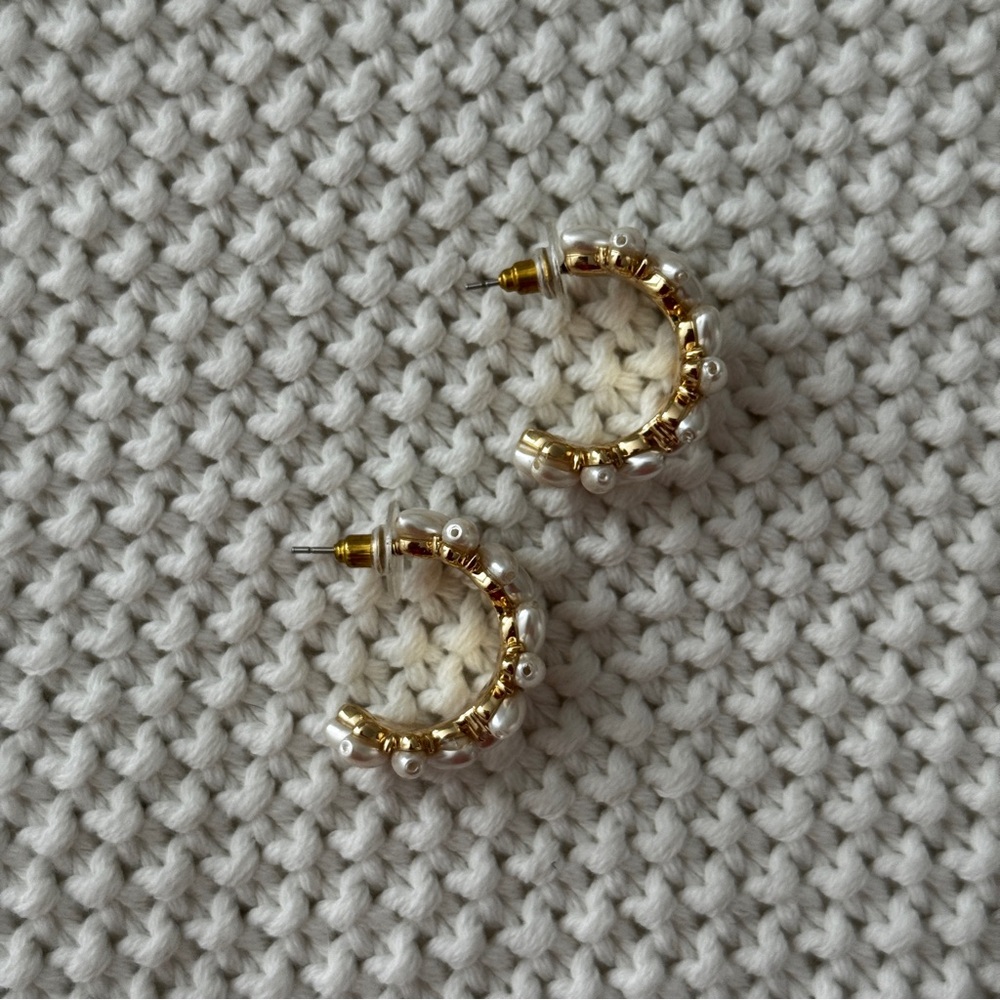 House of Harlow 1960 Gold & Pearl Daisy Post Hoop Earrings - Picture 5 of 6